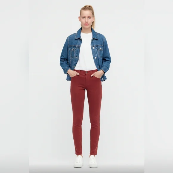 Uniqlo Tapered Ankle Jeans Maroon Size 8 / 30” EUC - Picture 1 of 10